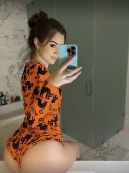 Jade - Escort in Cyprus - eyes Blue